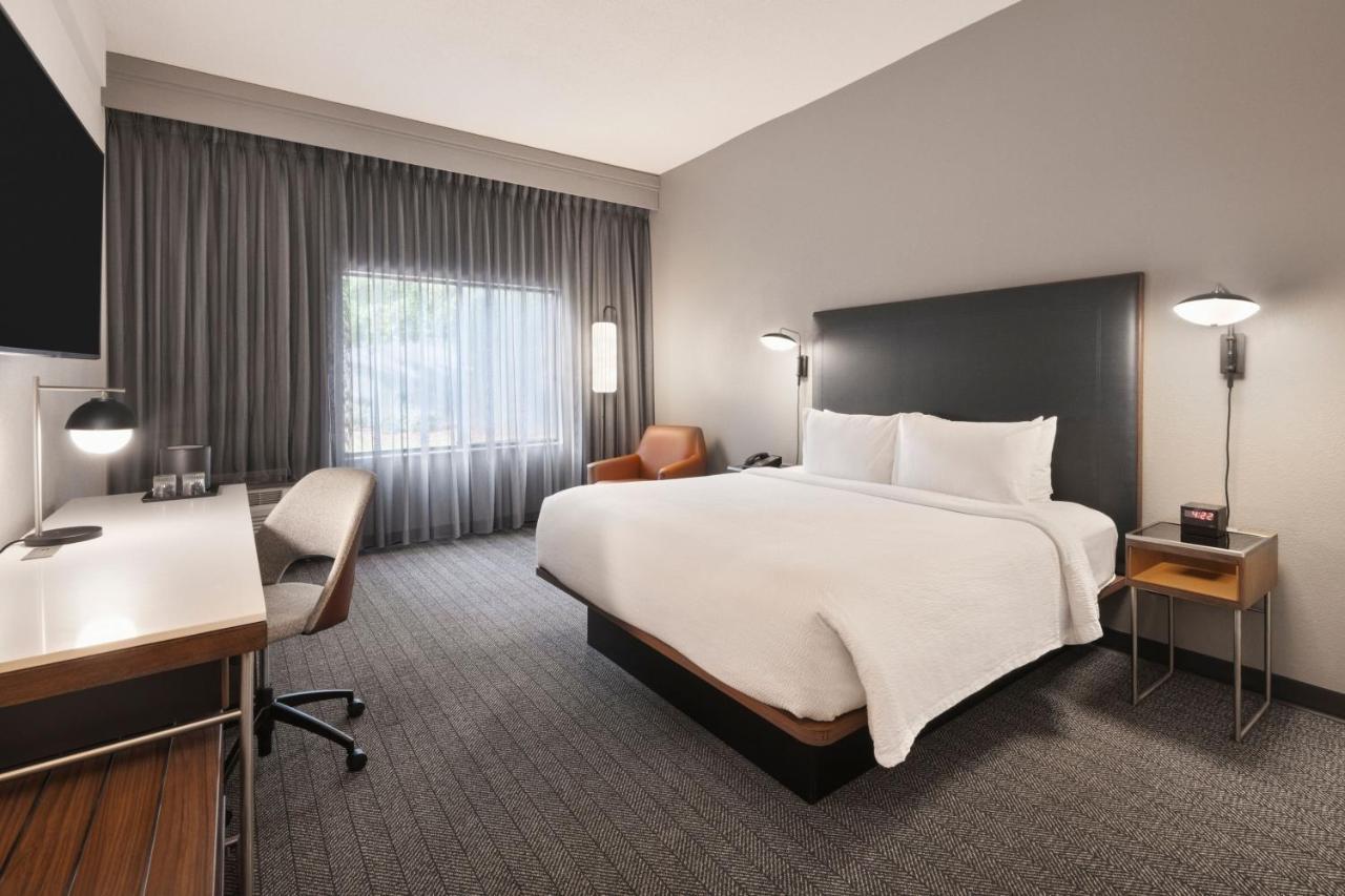 Courtyard By Marriott Burlington Hotel Eksteriør billede