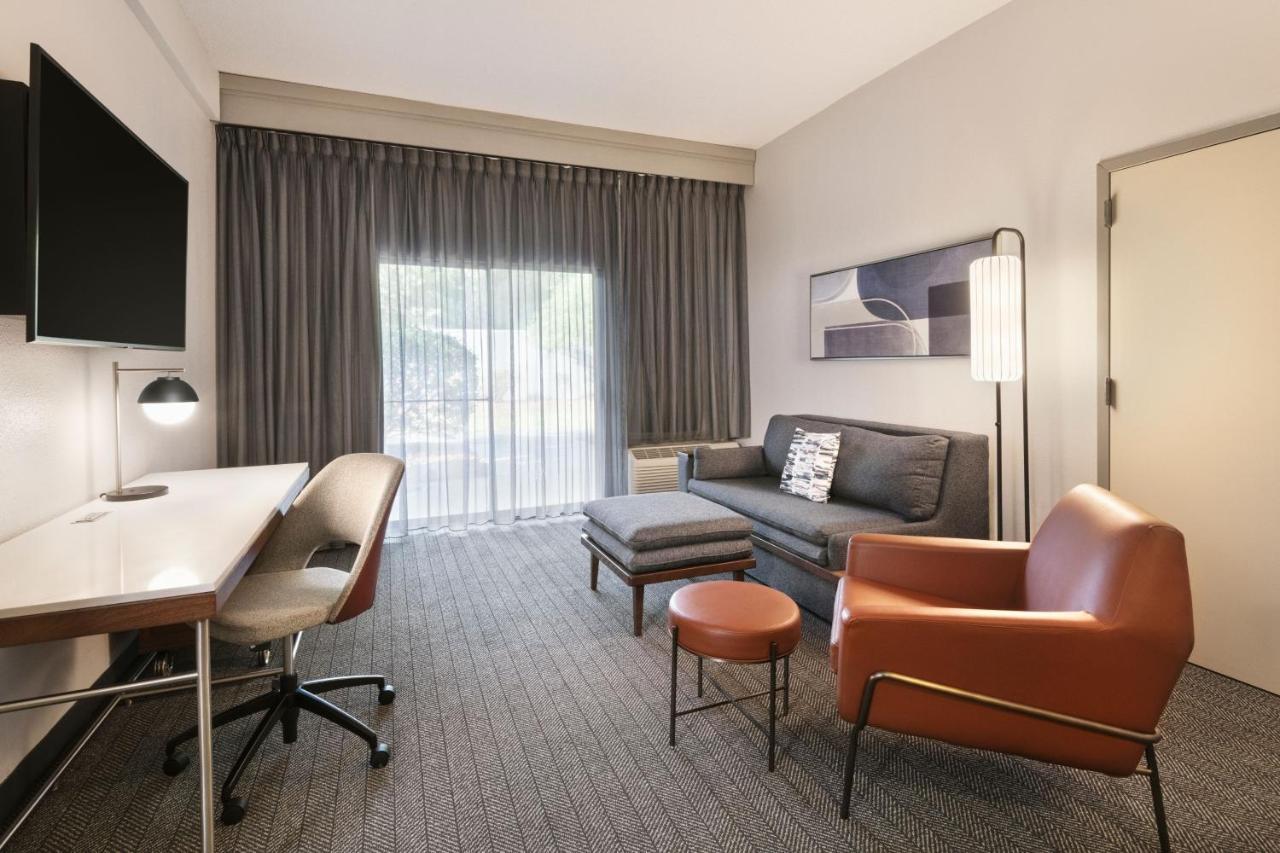 Courtyard By Marriott Burlington Hotel Eksteriør billede