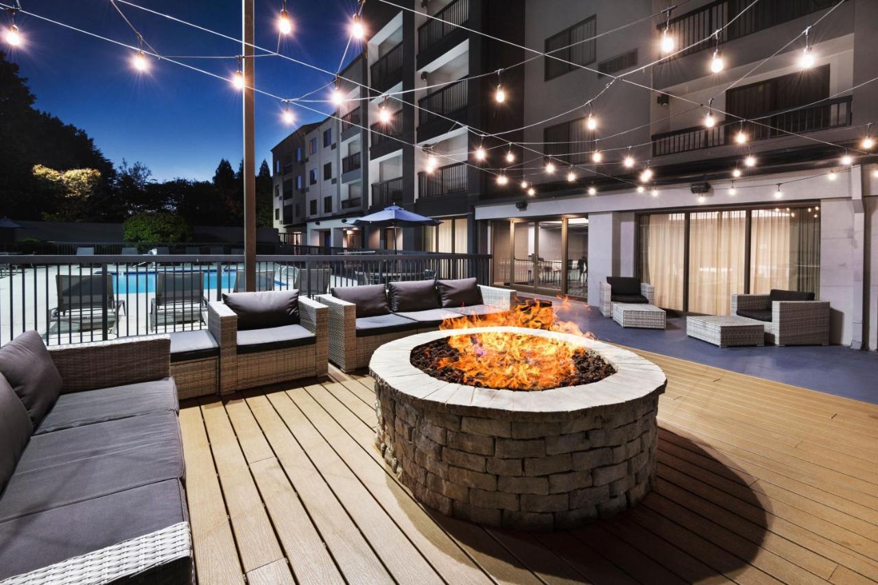 Courtyard By Marriott Burlington Hotel Eksteriør billede