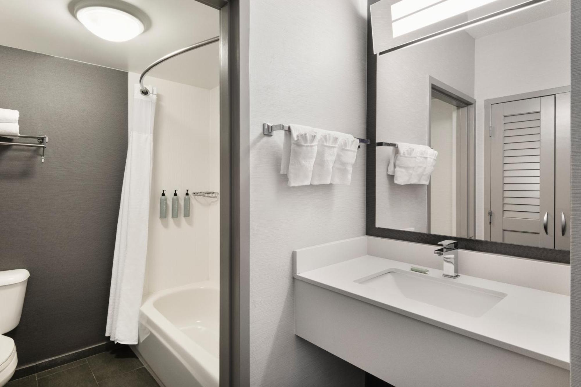 Courtyard By Marriott Burlington Hotel Eksteriør billede