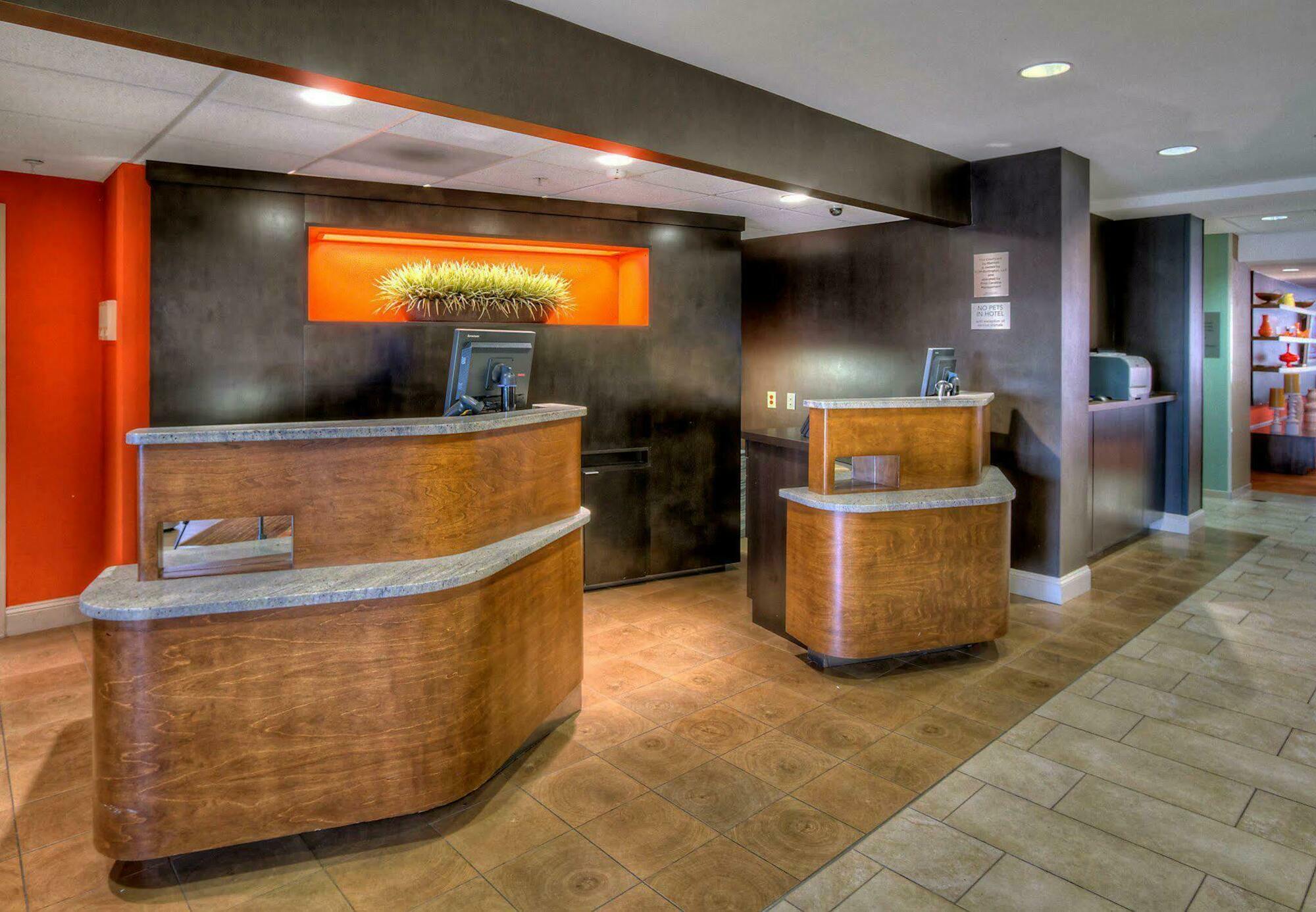 Courtyard By Marriott Burlington Hotel Eksteriør billede