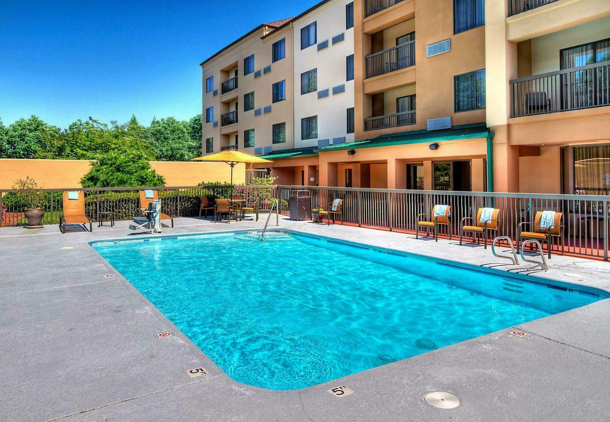 Courtyard By Marriott Burlington Hotel Eksteriør billede
